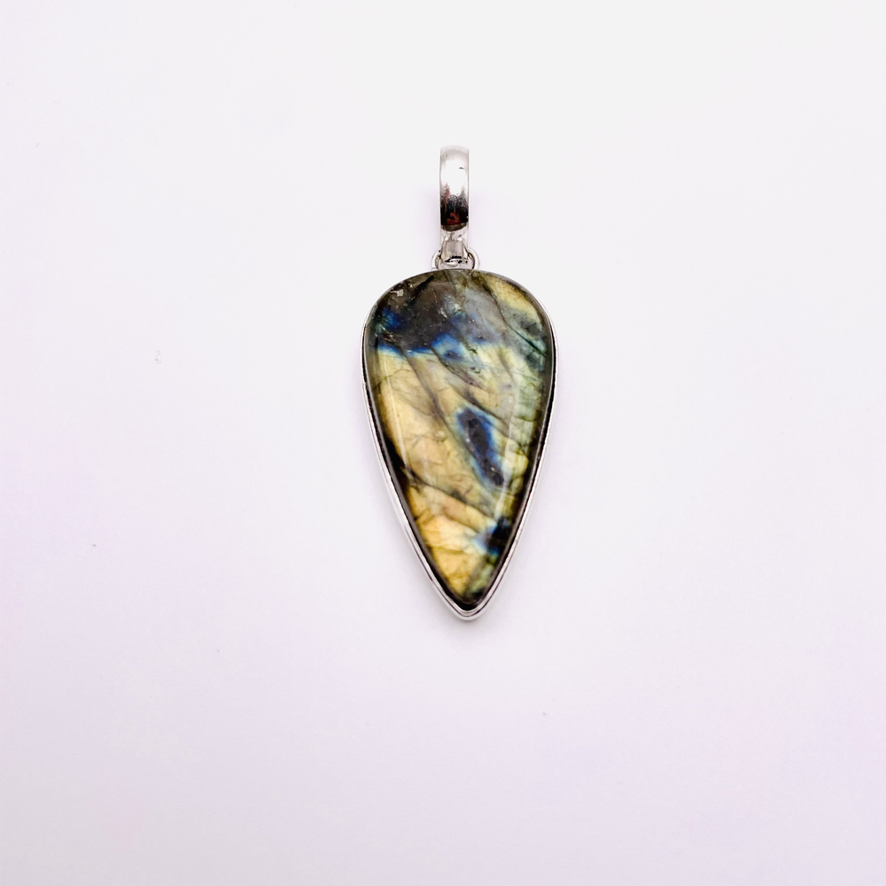 Beijing Lilu Labradorite Pendant